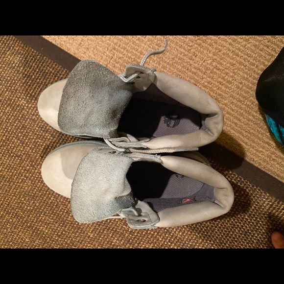 Timberland shoes for boys or girls, size 4. Color is light blue. Good condition - Picture 8 of 11